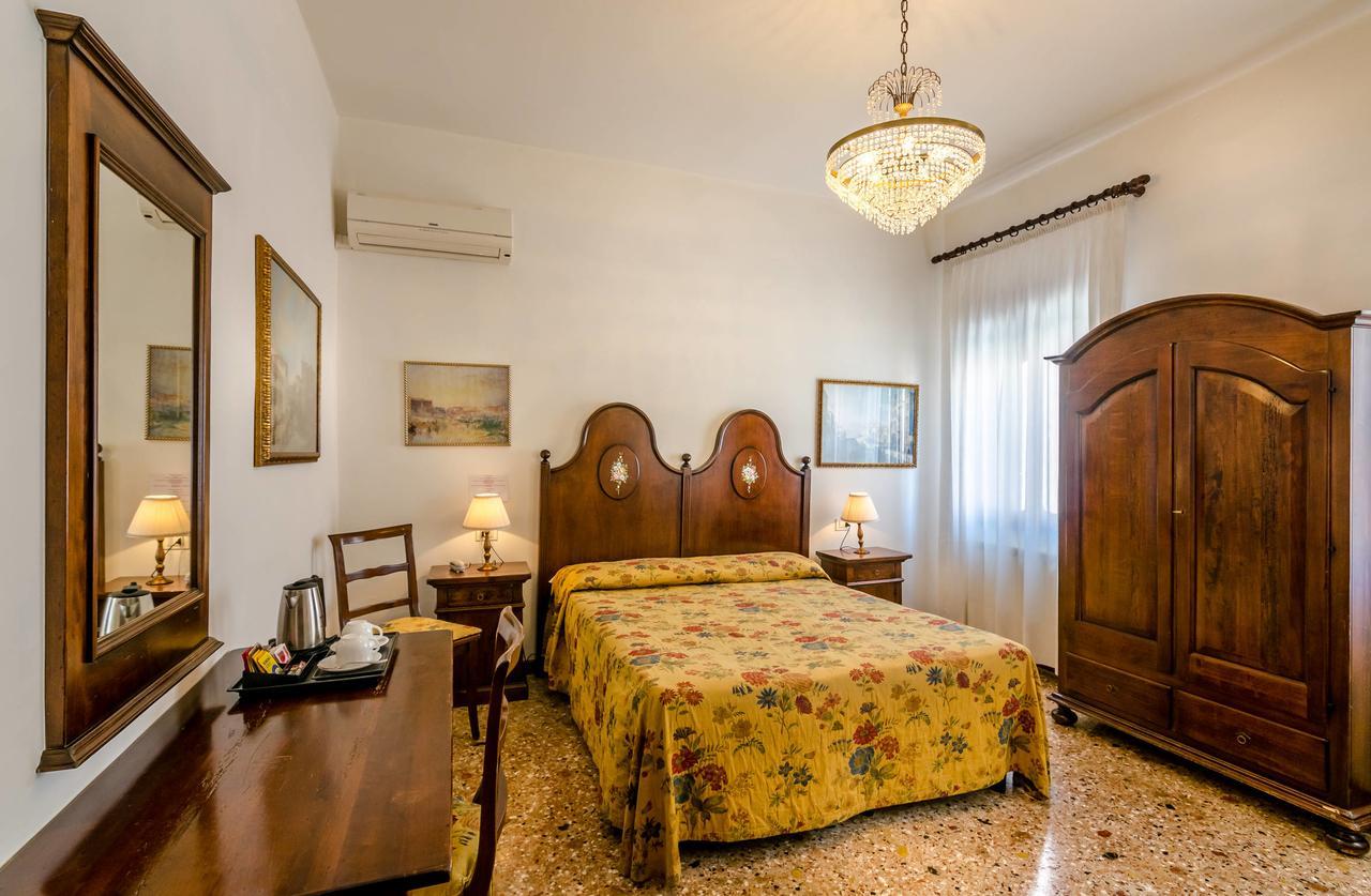 Casa Rezzonico Bed and Breakfast Venedig Exteriör bild